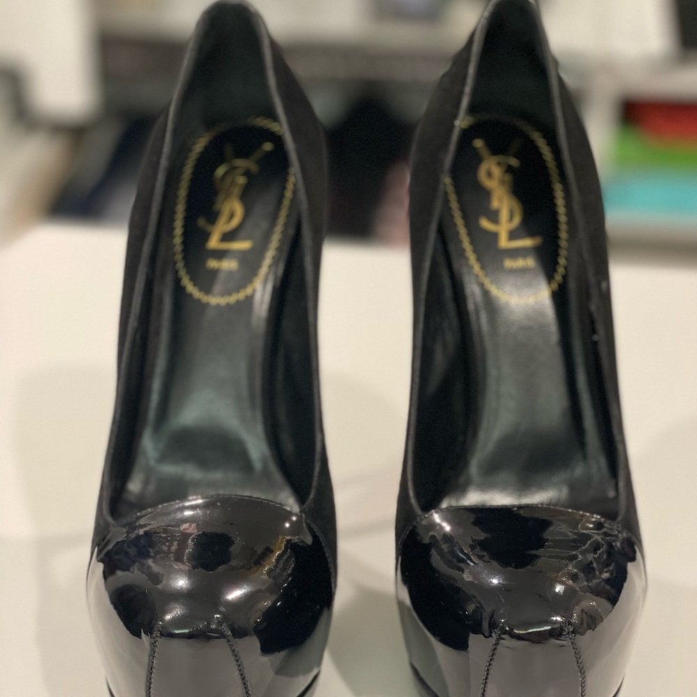 Used Only Once True To Size No Box, No Dust Bag O… - image 2